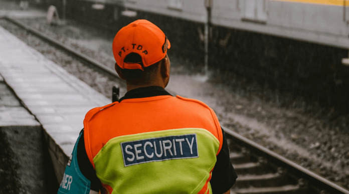 Ile zarabia ochroniarz Ile zarabia ochroniarz